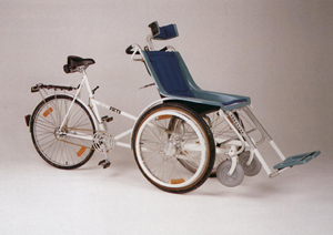 ROLLFIETS Rollstuhl mit Fahrrad-Schiebeantrieb