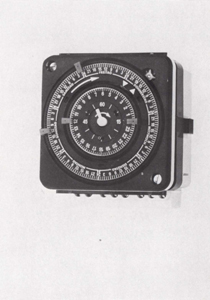Elektromechanische Zeitschaltuhr MIL 2002