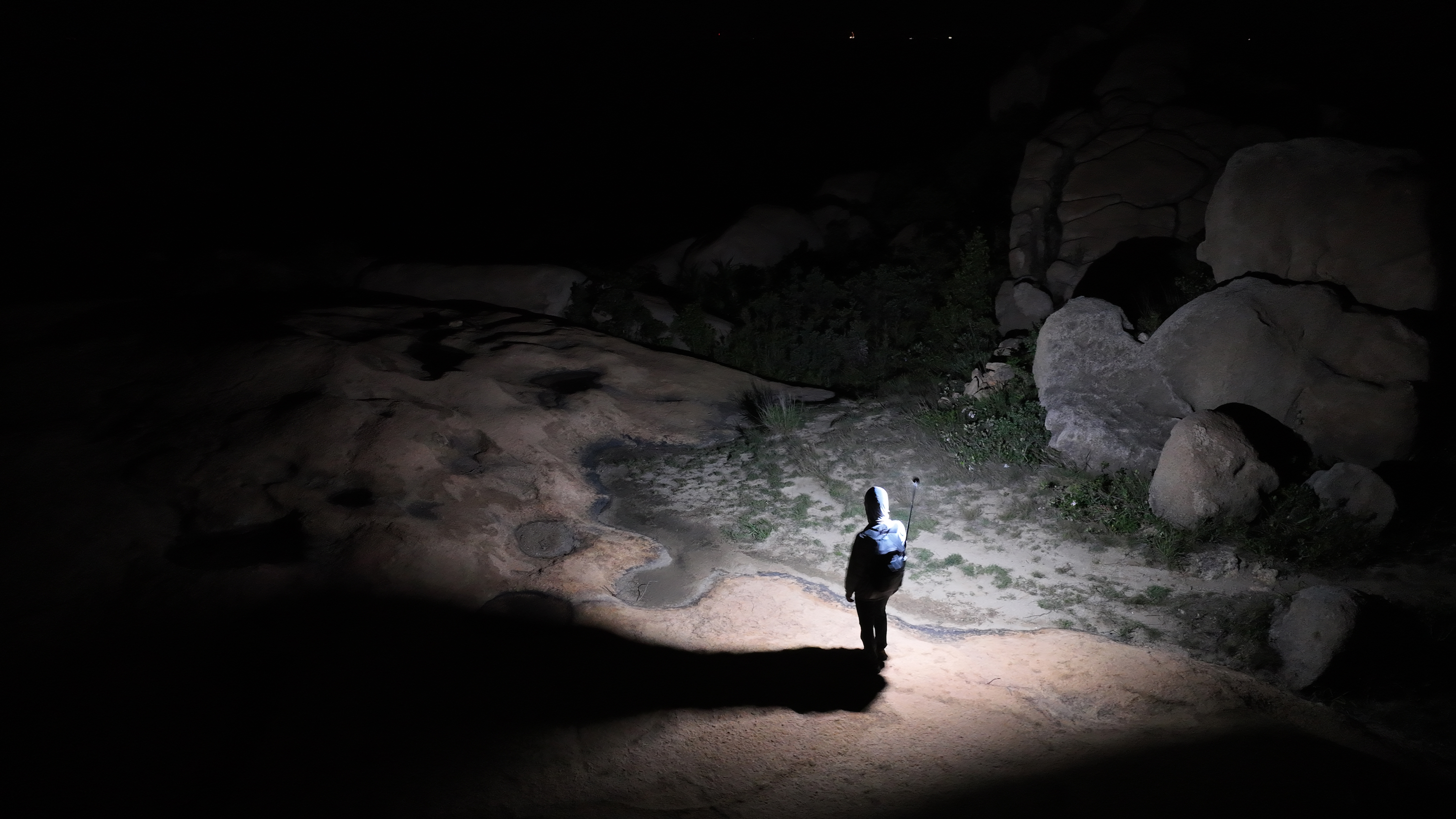 designboom on X: launched on kickstarter, the ouTask telescopic lantern  can extend to a 1m-high lighting pole, unfold as a desk lamp, or switch on  like a flashlight.   / X