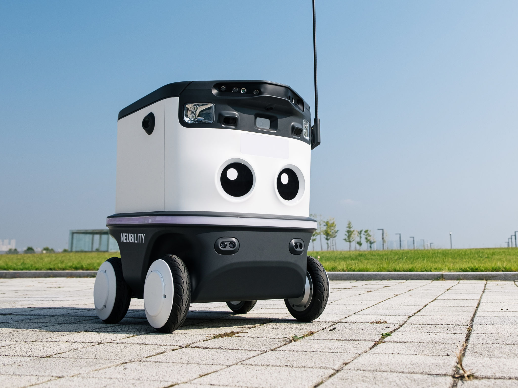 NEUBILITY Urban Delivery Robot - Neubie