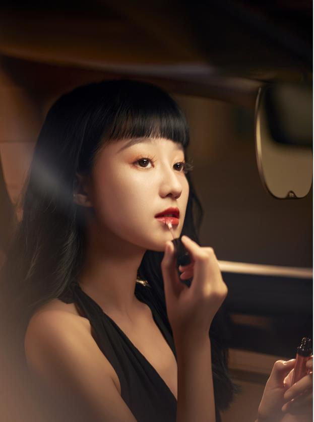 iF Design Uait Smart Automotive Vanity Mirror